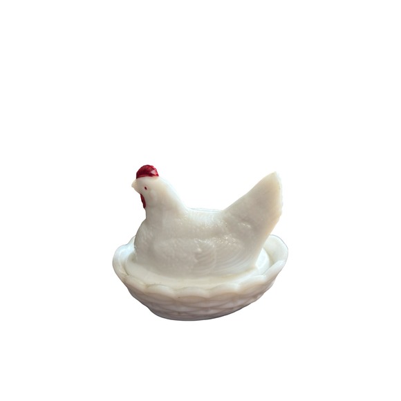Vintage Small Westmoreland Milk Glass Hen on Nest - Picture 3 of 10